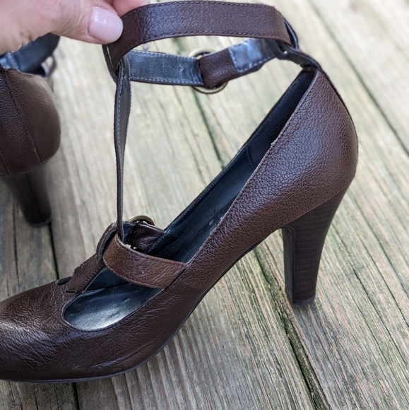 STEVE MADDEN MARY JANE, BROWN STRAPPY HEELS. - Picture 6 of 10